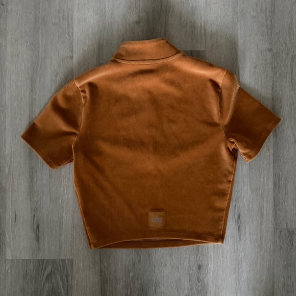 ALO Women’s Short Sleeve Cropped Plush Quarter Zip Top Size XS - Picture 5 of 5